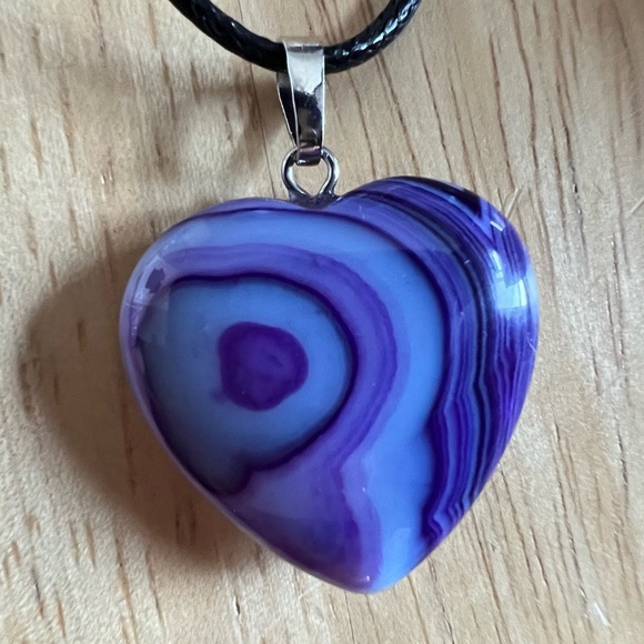 New Heart Shaped Purple Botswana Striped Agate Petite Pendant Necklace with Cord - Picture 2 of 5